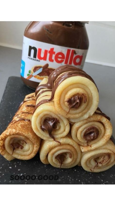 Crepes Nutella, Recipes Chocolate, Food Therapy, Yummy Comfort Food, Easy Snack Recipes, Sweet Snacks Recipes, Delicious Snacks Recipes, Fun Baking Recipes, Chocolate Truffles