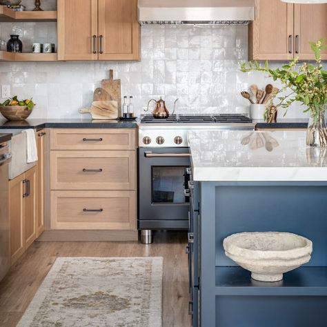 75 L-Shaped Kitchen with an Island Ideas You'll Love - February, 2022 | Houzz L Shaped Kitchen Cabinets Layout, Kitchen Without Window, Kitchen No Window, Kitchen Without Island, U Shaped Kitchen Island, L Shaped Kitchen Cabinets, L Shape Kitchen Layout, Small L Shaped Kitchens, L Shaped Kitchen Designs