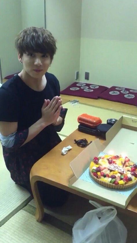 pray for ur food before u taste it ❤ Bts Predebut, V Bts Wallpaper, Jungkook Selca, 1 September, Jungkook Cute, Jung Kook, Foto Jungkook, Bts Boys, Foto Bts