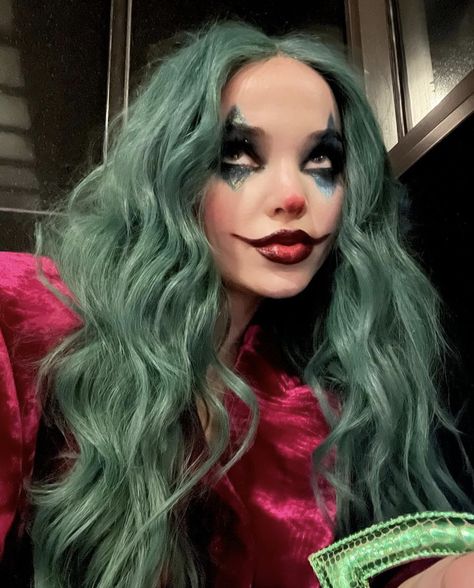 Female Joker, Joker Halloween, Hot Halloween Outfits, Liv And Maddie, Halloween Costume Outfits, Halloween Looks, Dove Cameron, Halloween Disfraces, Glam Makeup