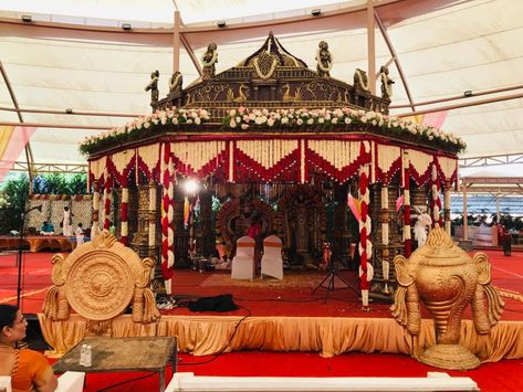 Mantap Decoration South Indian, Indian Wedding Favors, Wedding Stage Decor, Wedding Decors, Stage Decor, Wedding Stage, Convention Center, Convention Centre, Indian Wedding