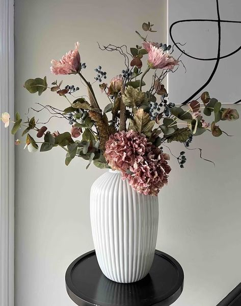 Kitchen Flower Arrangements, Flower Table Decorations, Artificial Flowers Decor, Pink Flower Arrangements, Faux Flower Bouquets, Flower Vase Arrangements, Faux Flower Arrangements, Artificial Flowers And Plants, Pink Vase