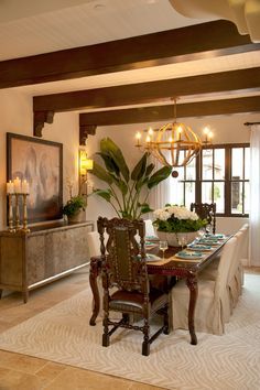 Dining room Spanish Dining Room, Furniture Reupholstery, Italian Home Decor, Luxury Door, Dining Cabinet, Italian Home, Spanish Style Homes, Design Line, Spanish House