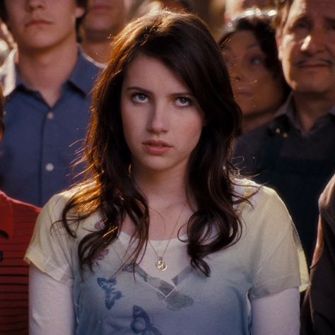 Emma Roberts Brunette, Emma Roberts Pfp, Poppy Moore, Emma Roberts Hair, Robert Movie, Jill Roberts, Jake T Austin, Scream 4, Yvette Nicole Brown