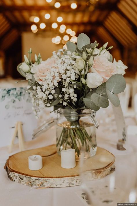 Mariage Pauline & Jérémy de Plume Papeterie Wedding Top Table Flowers, Country Wedding Signs, Top Table Flowers, Winter Pool, Wedding Top Table, Pub Wedding, Easter Wedding, Lights Ideas, Sage Wedding