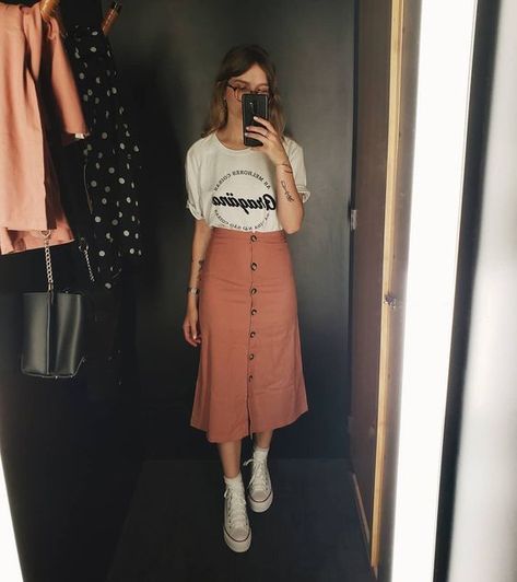 18 Outfits lindos para días de harto calor Outfit Jeans, Midi Skirts, Mode Inspo, Looks Style, Mode Inspiration, Looks Vintage, Outfits Casuales, Modest Outfits, Moda Fashion