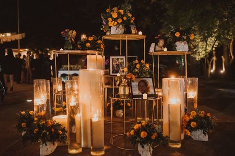 Una boda tematica de dia de muetos, tiene que tener un altar Wedding Ofrenda, Ofrenda Table, Oaxacan Wedding, Mexican Charcuterie, University Pictures, Mexican Wedding Decorations, Talavera Wedding, Dia De Los Muertos Party Ideas, Latina Wedding