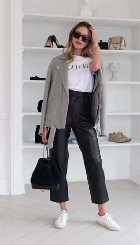 Faux Leather Outfit, Coquette Prints, How To Style Leather Pants, Faux Leather Pants Outfit, Style Leather Pants, Leather Trousers Outfit, Cropped Pants Outfit, Faux Leather Outfits, Valeria Lipovetsky