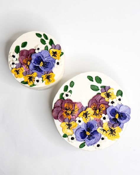 Pansies Cake, Pansy Cake, Cake Inspo, Chocolate Cakes, Birthday Planning, Buttercream Cake, Wedding Food, Palette Knife, 18th Birthday