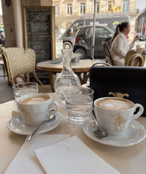 France Coffee, Coffee In France, French Coffee Shop Parisian Cafe, France Coffee Shop Aesthetic, Paris Coffee Aesthetic, Pretty Coffee Cups, Etiquette And Manners, Paris Cafe, Espresso Cups