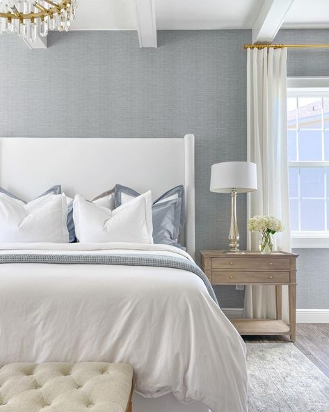 Hamptons Bedroom Master Suite, Hamptons Bedrooms, Hampton Bedroom Ideas, Hampton Bedroom, Sherwin Williams Accessible Beige, Wallpaper Feature Wall, Bedroom Wallpaper Accent Wall, Hamptons Bedroom, Wallpaper Feature