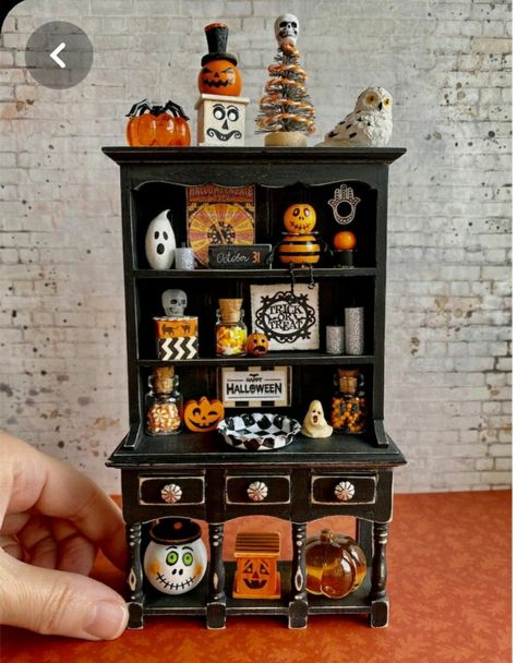 Halloween Diorama, Decorating For Halloween, Haunted House Diy, Fairy Halloween, Halloween Furniture, Dollhouse Halloween, Miniature Halloween, Barbie Halloween, Haunted Dollhouse