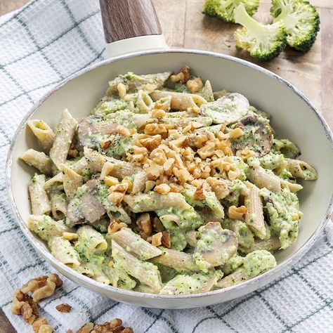 Pasta met broccoli roomsaus Vegan Diner, Healthy Diners, Diner Recipes, Broccoli Pasta, Happy Foods, Unhealthy Food, I Love Food, Veggie Recipes, Fresh Food