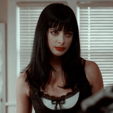 icon enthusiast — JANE MARGOLIS ICONS Breaking Bad - S2 fav / reblog... Jane From Breaking Bad, Kristen Ritter, Jane Margolis, Krysten Ritter, Brunette Girl, Breaking Bad, Bad Hair, Hair Inspo, Pretty People