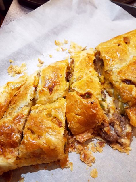 Philly Cheesesteak Puff Pastry – TAYONTHEMOVE Puff Pastry Dinner, Puff Pastry Recipes Dinner, Recipes Using Puff Pastry, Easy Beef Stew Recipe, Steak Rolls, Philly Steak, Easy Beef Stew, Cheese Puff Pastry, Puff Pastry Dough