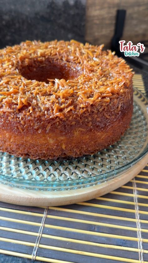 Coconut Upside Down Cake, Peach Mango Pie, Cheesecake Frosting, Coconut Pound Cakes, Coconut Cake Recipe, Christmas Cake Recipes, Fat Foods, Birthday Cake Recipe, Dessert Shop