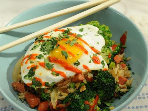 Get Hot Dog Fried Rice Recipe from Food Network Easy Steak Dinner Recipes, Asian Entrees, Easy Steak Dinner, Hmong Food, Steak Dinner Recipes, International Dishes, Easy Steak, Hot Dog Recipes, Fried Rice Recipe