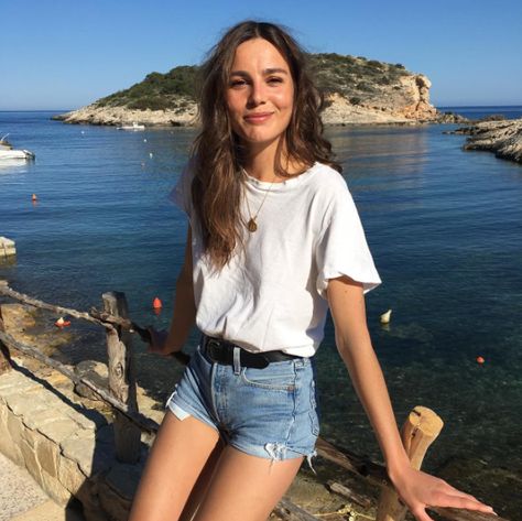 7 Things French Girls Are Wearing on Repeat This Summer French Girl Style Summer, Eleonore Toulin, Outfits Mit Shorts, Quoi Porter, 여름 스타일, French Girl Style, Trendy Swimwear, French Girls, Street Style Summer