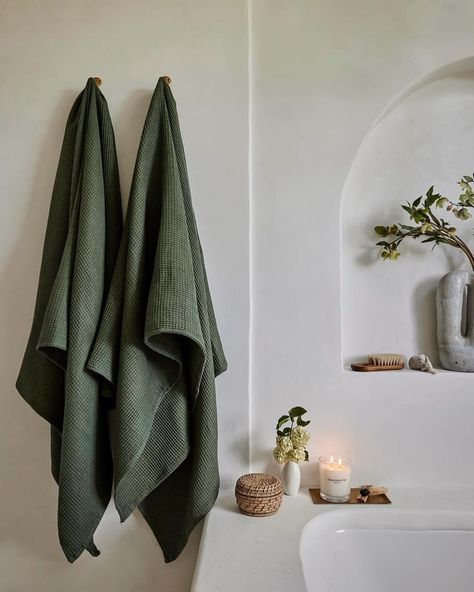 @bed.threads recently shot their new product colorways in our home, and the photos they’ve shared so far are beyond. This green in the tower bath though!!!! Heavenly. 😍🌿🍃 . . . 📸 creds @jennapeffley #bedthreads #bathroominspo #dreambathroom #calmbathroom #bathroomdesign #homedecor #bathroomredesign #redesign #dreamybathroom #olivebathroom Towels Bathroom Ideas, Green Bathroom Towels, Green Towels Bathroom, Towel Bathroom Ideas, Tranquil Bathroom, Green Hand Towels, Bed Threads, Holiday Living Room, White Tub