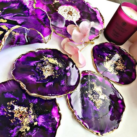 Purple Coasters, Acrylic Supplies, Diwali Gift Box, Woodworking With Resin, Acrylic Box Clutch, Diy Jewelry To Sell, Gold Coasters, Purple Resin, Small Christmas Gifts