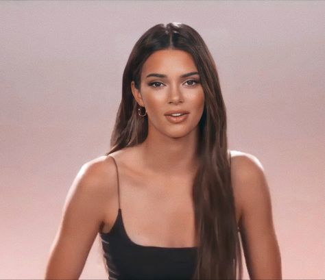 Kendall Jenner on Keeping up with the Kardashians Kendall Jenner Dress, Kendall Jenner Hair, Kendall Jenner Face, Jenner Hair, Kendall Jenner Makeup, Black Hair Balayage, Celebrity Makeup Looks, Kendall Style, Natural Wedding Makeup