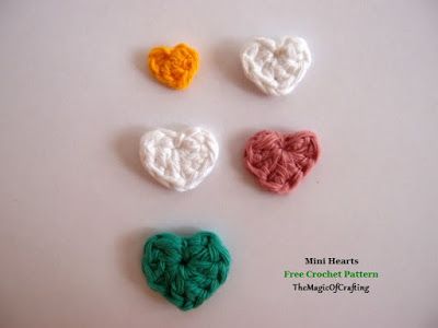 free crochet pattern, small crochet heart, mini heart, tiny crochet heart, valentine crochet heart, valentine gift Small Crochet Heart, Crochet Heart Applique, Crochet Baby Shawl, Valentine Crochet, Crochet Applique Patterns Free, Tiny Crochet, Ideas For Crochet, Crochet Charts, Crochet Box