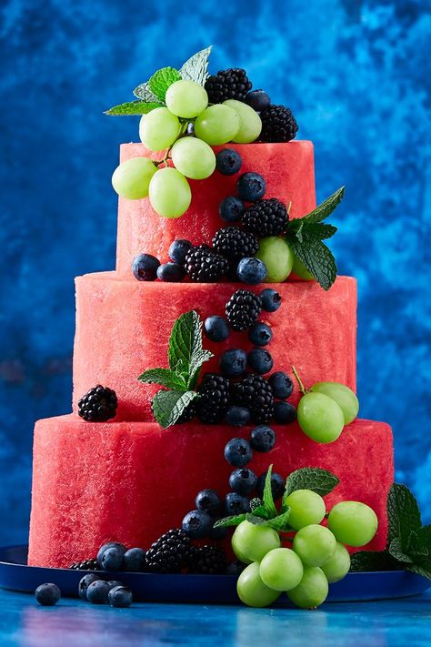 Thick discs of cut watermelon staked on top to form a cake Unusual Birthday Cakes, Fruit Birthday Cake, Fruit Cake Design, Simple Salads, Weeknight Dinner Recipes, Fruit Creations, Fruit Platter Designs, Meal Inspiration, Magazine Recipes