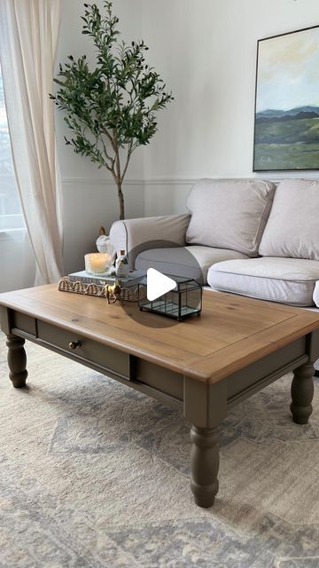 Gold Painted Coffee Table, Square Coffee Table Refinishing Ideas, Annie Sloan Coffee Table, Two Tone Coffee Table Diy, Refurbish Coffee Table, Repaint Coffee Table, Refinishing Coffee Table, Coffee Table Color Ideas, Coffee Table Diy Makeover