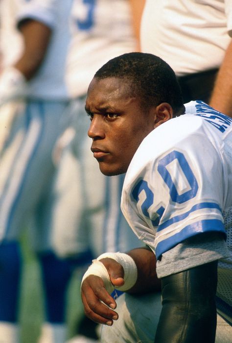 Nfl Highlights, Barry Sanders, Lions Football, Football Photos, Junior Year, Tough Guy, Football Field, Running Back, Detroit Lions