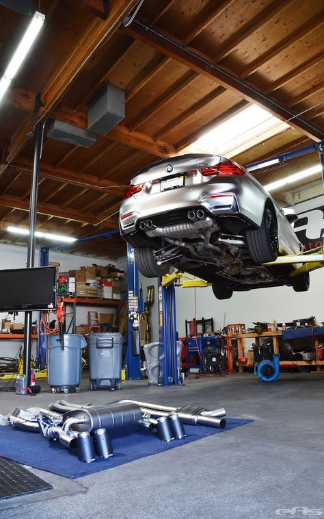 Mechanic Workshop Ideas, Car Mechanic Aesthetic, Car Mechanic Garage, Mechanic Aesthetic, Bmw Garage, Mechanic Workshop, Mechanics Aesthetic, Car Mechanics Garage, Bmw M4 Coupe