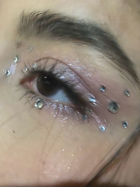 rhinestones glitter cute elegant Aesthetic Rhinestone Makeup, Y2k Gem Makeup, Makeup Ideas With Rhinestones, Simple Righnstone Makeup, Star Rhinestone Makeup, Makeup Rhinestones, Gem Eye Makeup, Makeup With Rhinestones, Ethereal Glitter Makeup