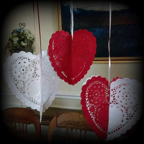 Need an easy way to create Valentine’s decorations?  My sister can come up with this fun and inexpensive decorating ideas using paper doilies for Valentine’s de… Paper Heart Doily Crafts, Heart Doilies Crafts, Inexpensive Decorating Ideas, Heart Doilies, Valentines Card Holder, Cute Valentine Ideas, Day Party Ideas, Valentine Garland, Doilies Crafts