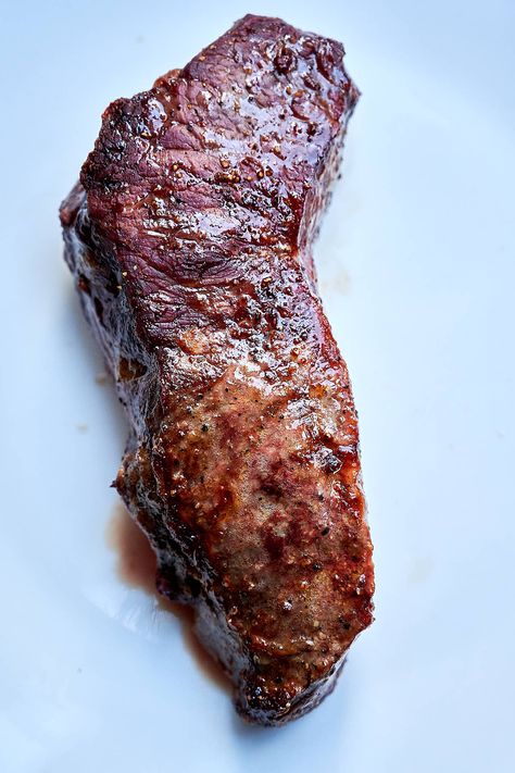 The best air fryer steak, cooked to perfection in 15 minutes. This steak is so easy to make and is so delicious that you will be making again and again. Perfect for low carb, Atkins and paleo diets.| ifoodblogger.com Tri Tip Steak, Air Fry Pork Chops, Air Fry Steak, The Best Air Fryer, Air Fryer Steak, Air Fryer Cooking Times, Cooks Air Fryer, Best Air Fryer, Air Fried Food