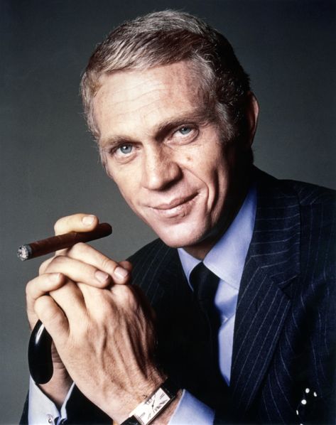 24 Photos of Steve McQueen That Will Really Get Your Motor Running Actor Steve Mcqueen, Steve Mcqueen Style, Klasik Hollywood, Steven Mcqueen, Thomas Crown Affair, Ali Macgraw, Jackie Gleason, Jacqueline Bisset, The Magnificent Seven