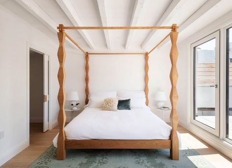 Hand-crafted pieces of furniture designed by Fitzhugh Karol include the wooden four-poster bed in the main bedroom. Bespoke Dining Table, Brooklyn Home, Street Townhouse, Townhouse Interior, White Oak Hardwood Floors, Oak Hardwood Flooring, White Dining Room, Four Poster Bed, Four Poster