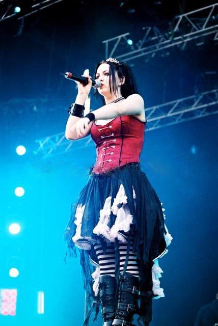 Amy Lee Evanescence Outfits, Amy Lee 2000's, Amy Lee Outfits, Rockstar Costume, Winter Goth, 2000s Goth, Alissa White, Amy Lee Evanescence, Arte Punk