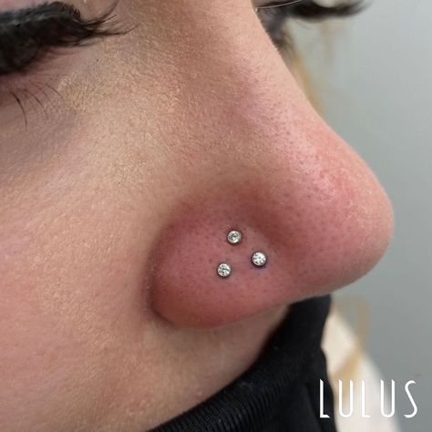 LULUS on Instagram: “Triple Nostril Piercing 🤩 On a scale of 1-10, how do you like this look? 💎👇 . . . #nosepiercing #nose #nostrilpiercing #piercings #pierced…” Nose Piercing Placement Chart, Stacked Nose Piercing, High Nose Piercing, High And Low Nostril Piercing, Triple Nose Piercing Different Sides, Nostril Piercing Both Sides, Stretched Nostrils, Triple Nostril Piercing, Grunge Dress Formal