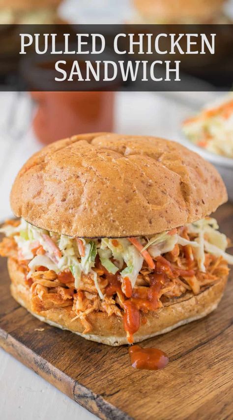 Instant Pot Pulled Chicken Sandwiches, Pulled Chicken Sandwiches Sides, Pulled Chicken Sandwiches Instapot, Easy Pulled Chicken Sandwiches, Chicken Sandwich Filling, Chuck Chicken, Club Sandwich Chicken, Chicken Buns, Pulled Chicken Sandwiches