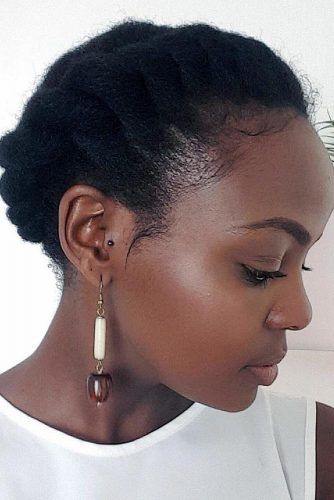 Fun and Flirty Twist Hairstyles ★ See more: http://lovehairstyles.com/fun-flirty-twist-hairstyles/ Veil Hair Piece, Halo Twist, Natural Hair Twist Out, Protective Hairstyles For Natural Hair, Marley Twists, How To Grow Natural Hair, Natural Hair Twists, Veil Hairstyles, Big Chop