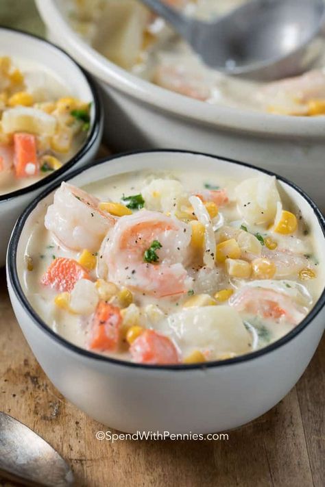 Seafood Chowder is easy to make for a quick weeknight meal! Loaded with potatoes, corn, carrots and shrimp, fish & scallops! #spendwithpennies #creamysoup #chowder #seafood #seafoodsoup #seafoodrecipe #seafoodchowder #cornchowder #shrimpchowder #clamchowder Slow Cooker Corn Chowder, Seafood Soup Recipes, Creamy Seafood, Creamy Soup Recipes, Chowder Recipes Seafood, Seafood Chowder, Chowder Soup, Easy Seafood, Seafood Soup