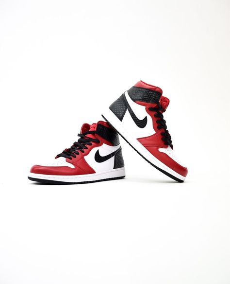 There’s no denying that the Nike Dunk, both high and low, is on track to become the hottest sneaker of the year — again. Known for its relatively thick silhouette and coveted colorways, the iconic shoe has undoubtedly made its way into the hearts of sneaker lovers. Quickly becoming a popular style across the board, even for those outside of the sneaker community. #sneakers #nike #adidas #airmax #hotSneakers #shoes #sneakers #nikeshoes #sneakersfashion # sneaker #nike #sneakeroutfit #whitesneaker Nike Shoe Wallpapers, Shoes Poster Design Ideas, Air Jordans 1 Low, Air Jordans 1 Mid, Nike Shoes Photo, Shoes Poster, Jordans Retro, Shoe Poster, Shoes Wallpaper