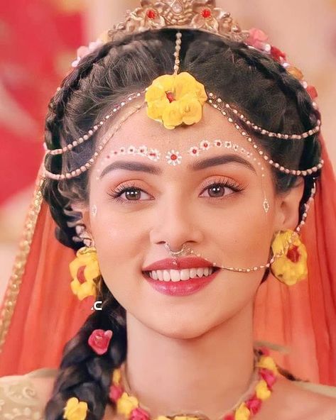 Radha Rani Mallika Singh, Radha From Radhakrishna Serial, Mallika Singh Drawing, Radha Serial Images, Radha Forehead Design, Radha Rani Hairstyle, Mallika Singh Aesthetic, Mallika Singh As Radha Full Hd, Radha Face Painting