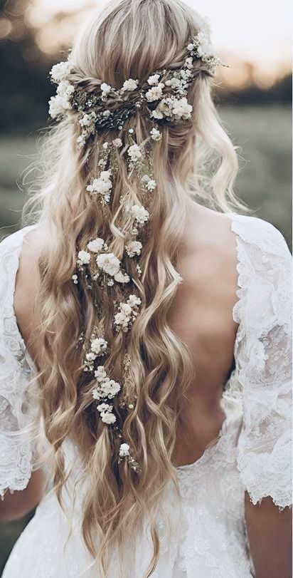 Wedding Hair With Daisies, Faerie Wedding Hair, Wild Flower Hair Wedding, Wedding Hair Unique, Elvish Wedding Hairstyles, Flowers Braided Into Hair, Forest Wedding Hairstyles, Hellenic Wedding, Bride Hairstyles With Flowers