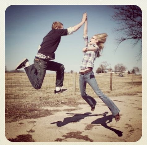 Jumping high five! Two People High Fiving Reference, High Five Pose Reference, Five People Poses, Jumping Poses, Hand Shake, Chic Style Inspiration, Give Me Five, Smile And Wave, Odd Couples