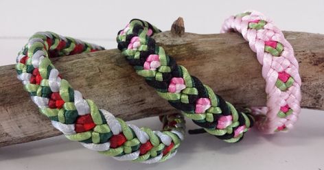 Paracord Bracelet Patterns, Catholic Bracelet, Kumihimo Patterns, Kumihimo Bracelets, Crochet Needlework, Beaded Bracelets Tutorial, Bracelet Knots, Bracelet Tutorial, Braided Bracelets