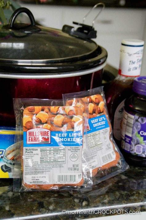 A slow cooker classic! Get this Crockpot Grape Jelly & BBQ Little Smokies Recipe! It's a keeper! Cocktail Weenies Recipe Grape Jelly, Smokies Crockpot, Rustic Meals, Bbq Little Smokies, Cocktail Weenies, Little Smokies Recipes, Smokies Recipe, Little Smokies, Lil Smokies