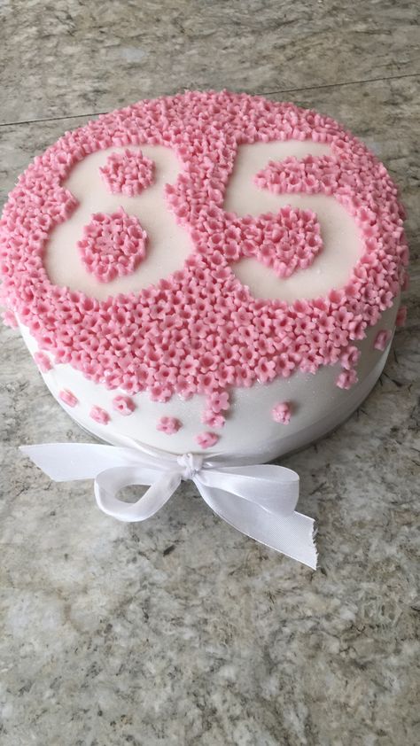 85th flower cake 85 Birthday Cake, 85th Birthday Cake, 85th Birthday Party Ideas, 85th Birthday, 50th Birthday Cake, Number Cakes, Cakes For Men, 70th Birthday, Birthday Flowers