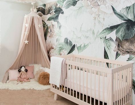 Blush pink and dark green baby girl nursery decorating ideas with large wall flowers and crib canopy teepee draped with a garland of DIY felted stars. Green Baby Girl Nursery, Ikea Nursery Hack, Pink And Green Nursery, Nursery Green, Nursery Hacks, Nursery Design Girl, Girl Nursery Pink, Ikea Nursery