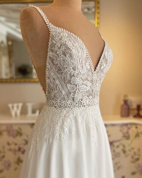 Lillian West Wedding Dress, Beach Summer Wedding, Wedding Dress Beach, Casual Wedding Guest Dresses, Dresses For Pregnant Women, Lillian West, Beach Wedding Guest Dress, Black Tie Wedding Guests, Exquisite Gowns