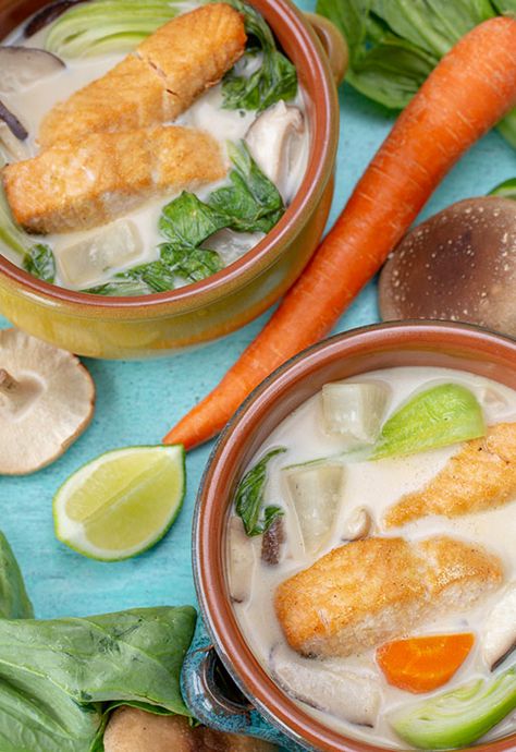 Breath of the Wild: Creamy Seafood Soup Medieval Soup Recipes, Breath Of The Wild Food, Breath Of The Wild Food Recipes, Asian Seafood Soup, Breath Of The Wild Recipes, Zelda Breath Of The Wild Food, Zelda Food, Spanish Seafood Soup, Spicy Seafood Soup